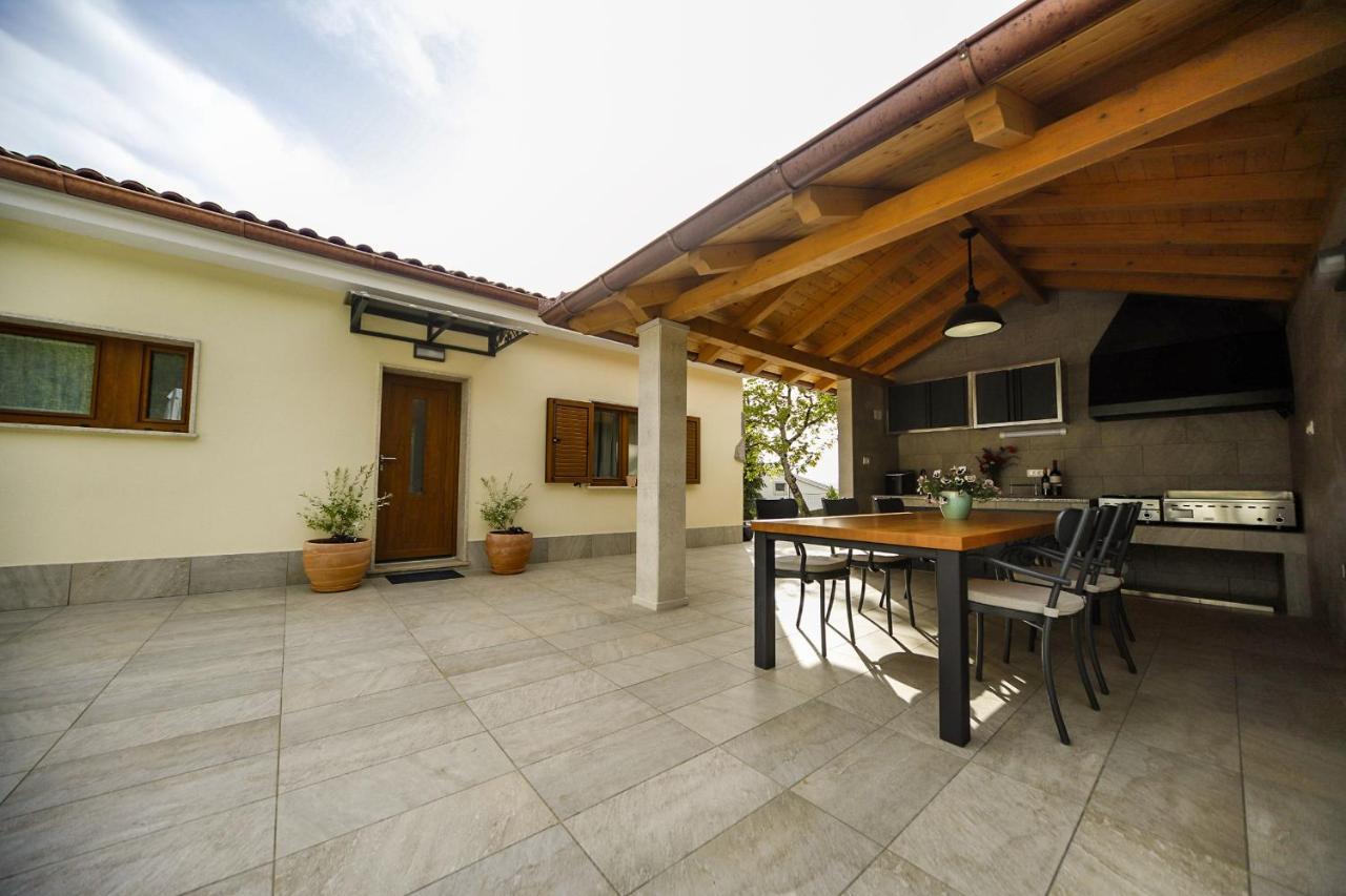 Casa Tilia Villa Sapjane Екстериор снимка